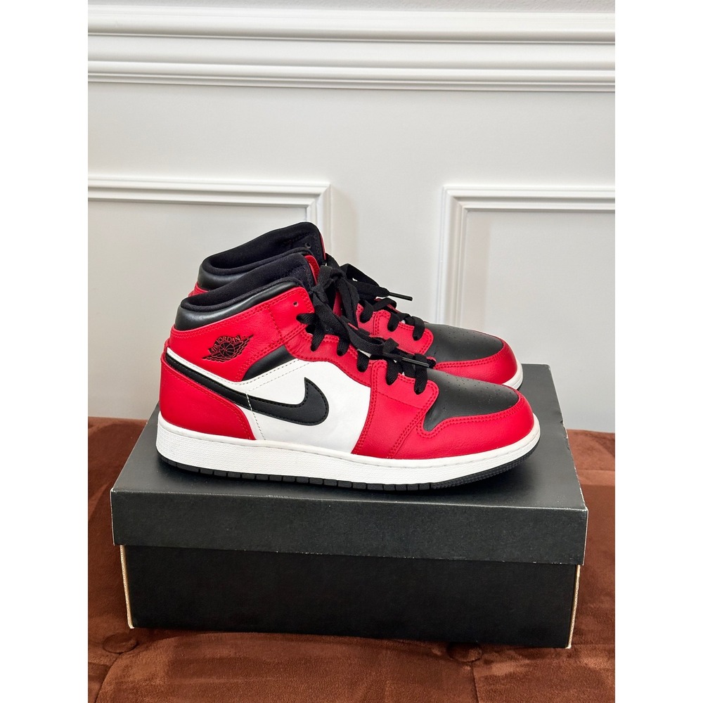 Air Jordan 1 Mid GS Chicago Black Toe Gym Red 554725-069 Size 7Y